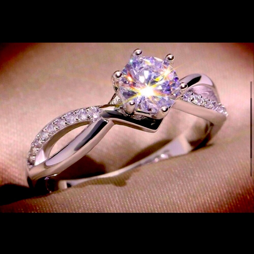 925 Six Pronged White Gold Ring